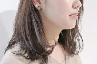 ミディアム カラー セミロング 樋口 千尋のヘアスタイル