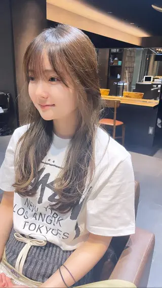 セミロング カラー ブリーチ＆縮毛矯正 🧸tomoki🧸のヘアスタイル