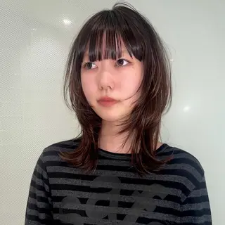 セミロング anna 韓国レイヤ ー/ ハッシュカットのヘアスタイル