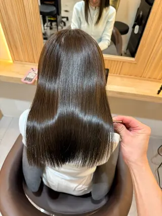 セミロング attrait南堀江所属・乾かすだけで艶髪 松村海世のヘアスタイル