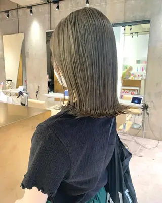 ミディアム カラー iLi所属・iLi 《イリ》のヘアスタイル