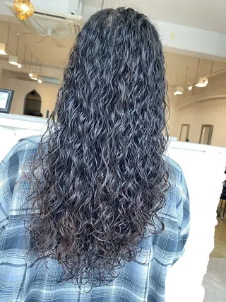 ロング パーマ AngeBay.NaHa所属・饒平名 知也のヘアスタイル