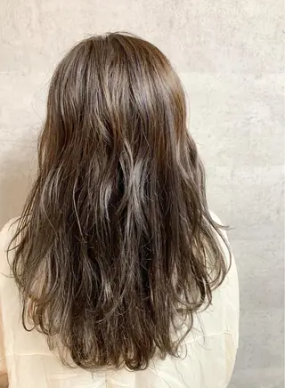 ロング uru【ウル】所属・島守 桃香のヘアスタイル