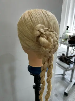 ロング ヘアアレンジ 🦄HITOMI 🦄MEMEのマツエク・マツパデザイン