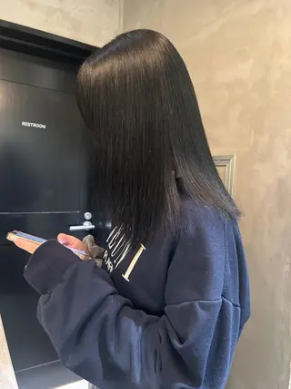 セミロング カラー デザインカラー🖤 イシイレイのヘアスタイル