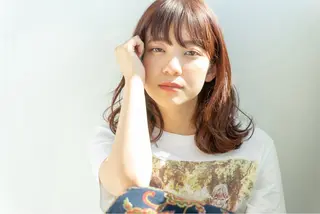 ミディアム カラー 小川 夏花のヘアスタイル