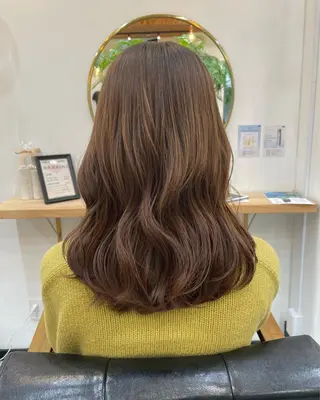ミディアム カラー 高梨 菜々のヘアスタイル