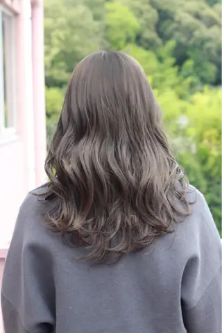 セミロング カラー Viage （ビアージュ）のヘアスタイル