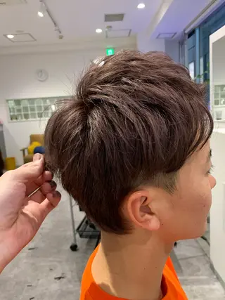 ショート ヨシミ カズヤのヘアスタイル