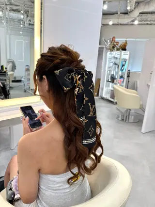 ロング R/🎀 ヘアセット・艶カラーのヘアスタイル