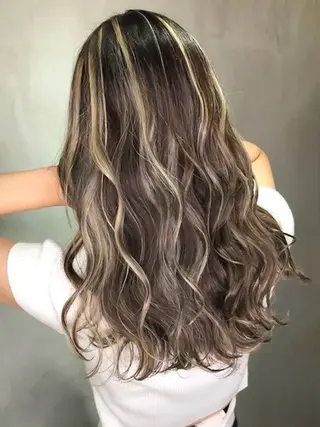 ロング カラー 高村 茉耶のヘアスタイル