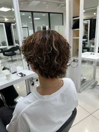 ショート カラー パーマ メンズ 【シャドウパーマ センターパート】義心のヘアスタイル