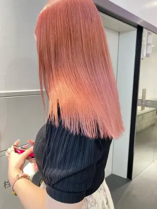 ミディアム カラー ヘアアレンジ 🎨ハイトーン/ 切りっぱなし みつきのヘアスタイル