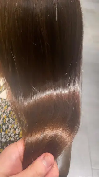 セミロング ブリーチ＆縮毛矯正 🧸tomoki🧸のヘアスタイル