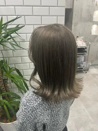 ミディアム カラー newi赤羽 HINATAのヘアスタイル