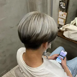 ショート メンズ 艶髪/ハイトーン/ ヘアセット/モエノのヘアスタイル