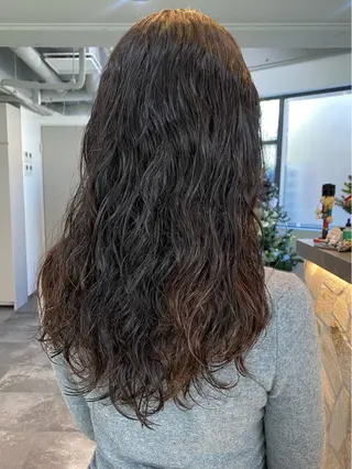 ロング パーマ 柔らか透明感カラー/ アレンジ/レイヤーのヘアスタイル