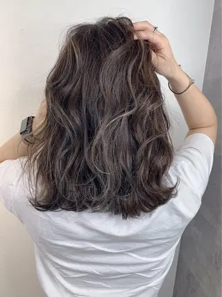 セミロング カラー _WHITE 難波本店のヘアスタイル