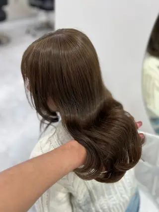 セミロング カラー オリーブカラー🫒 レイヤーカット✂︎のヘアスタイル