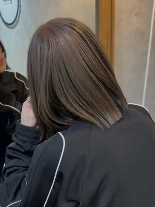 ショート カラー 赤みオフの透明感職人 /ケア重視の美髪施術のヘアスタイル