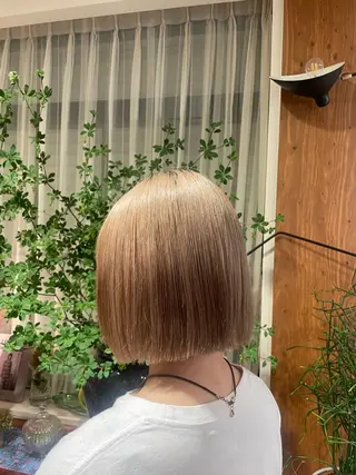 ショート ROZA germe所属・SHIO / ハイトーンカラーのヘアスタイル