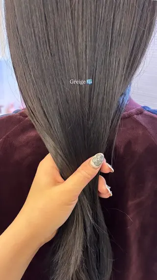 ロング カラー カミヤマ シオリのヘアスタイル