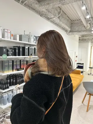 ミディアム 小西 瑞穂のヘアスタイル