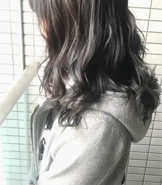 ミディアム カラー コマツリサ ROCCO eastのヘアスタイル