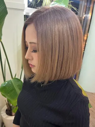 ショート カラー 戸川 紗良のヘアスタイル