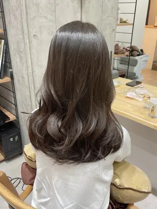 ロング カラー 里田 実奈美のヘアスタイル