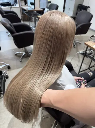 ロング ✨艶ブリーチカラー✨ ✨艶髪ストレート✨のヘアスタイル