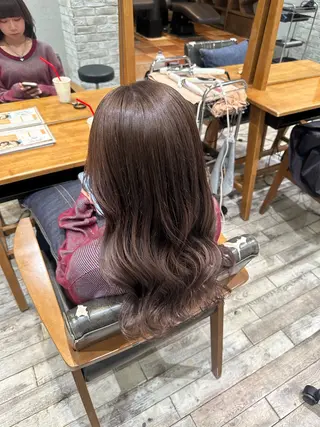 ロング カラー Aura所属・丸山 心 / 艶カラーのヘアスタイル