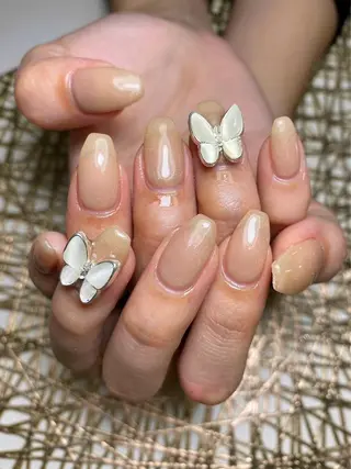 ネイル 艶々の美爪を〜 【リリアーナ】のネイルデザイン