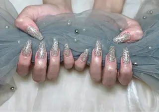 ネイル U·Mi nail salon所属・U·MI 長さ出し専門店のネイルデザイン