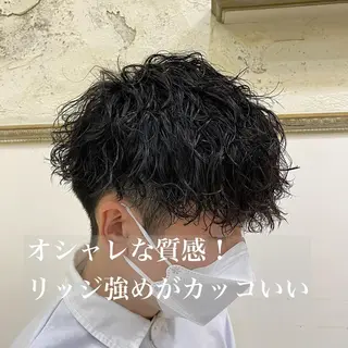 パーマ メンズ 三ノ宮フェザーパーマ 蕃本 啓利のヘアスタイル