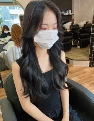 ロング カラー レイヤーカット、 大人可愛い 中村美羅のヘアスタイル