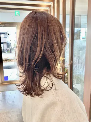 セミロング 鈴木 千恵子のヘアスタイル