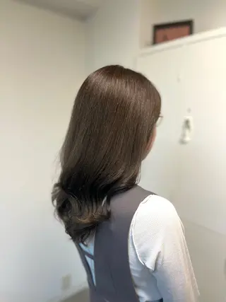 セミロング 縮毛矯正✨グレー ジュカラー✨MOEのヘアスタイル