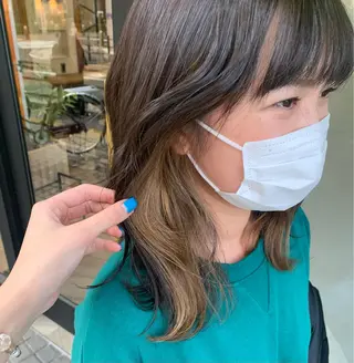 ミディアム カラー ヨシナガマユ🦕 髪質改善艶カラーのヘアスタイル