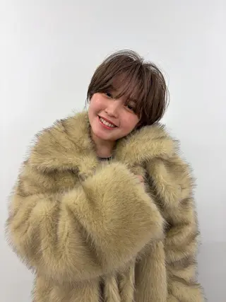 ショート カラー ミルクティー× グレージュMOMOのヘアスタイル