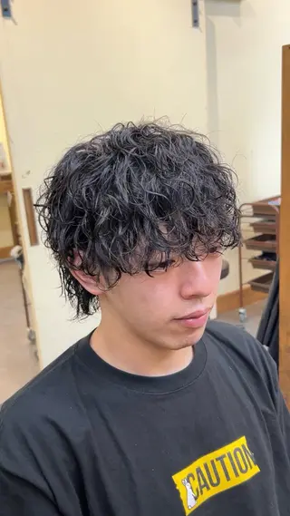 パーマ メンズ 岩田 拓海のヘアスタイル