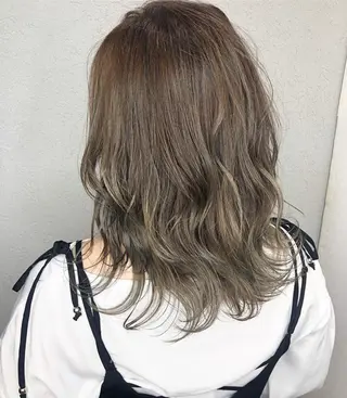 セミロング AKANE 【zina新宿】のヘアスタイル