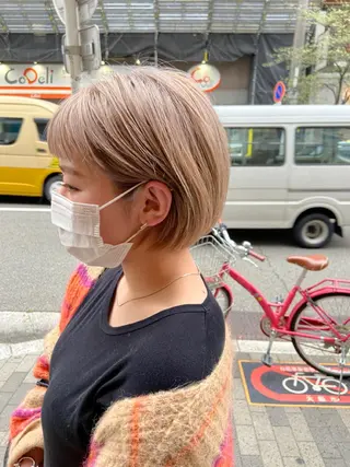 ショート AHNKISM所属・トレンドレイヤー/ 透明感カラーのヘアスタイル