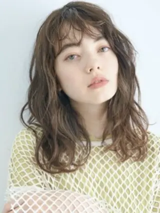 ミディアム 佐々木 美玖のヘアスタイル