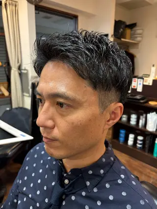 ショート メンズ 吉田 秀斗のヘアスタイル