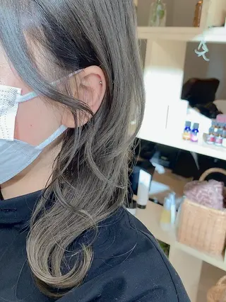 ミディアム VERBENA所属・ハイライト／艶カラー 大河シンジのヘアスタイル