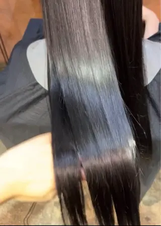 ロング ともざねゆか UniQのヘアスタイル