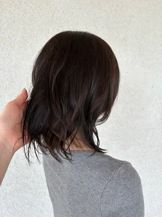 ミディアム カラー 今泉 友希のヘアスタイル