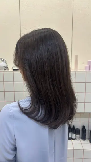 カラー 🌷花屋併設🌷 岡本明日実のヘアスタイル