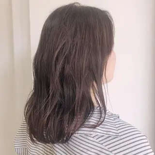 カラー ブリーチなしカラー/ 顔周りレイヤーカットのヘアスタイル